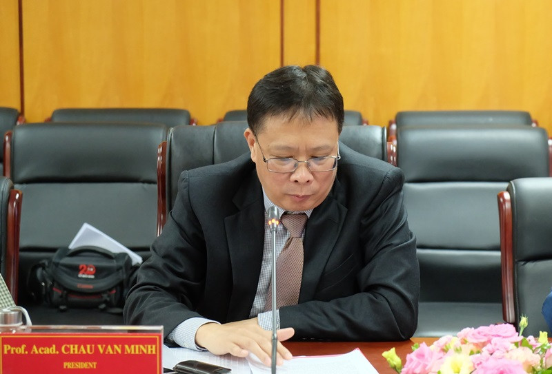 Giáo sư, Viện sĩ Châu Văn Minh phát biểu khai mạc Hội thảo.