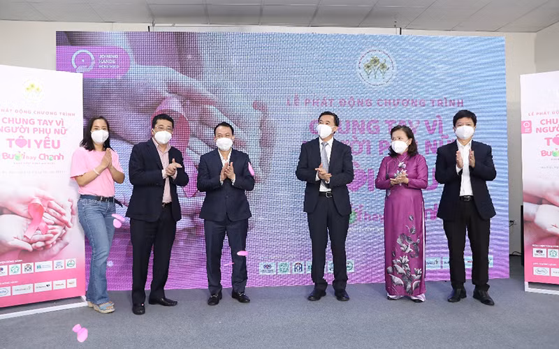 Các đại biểu tại lễ phát động.