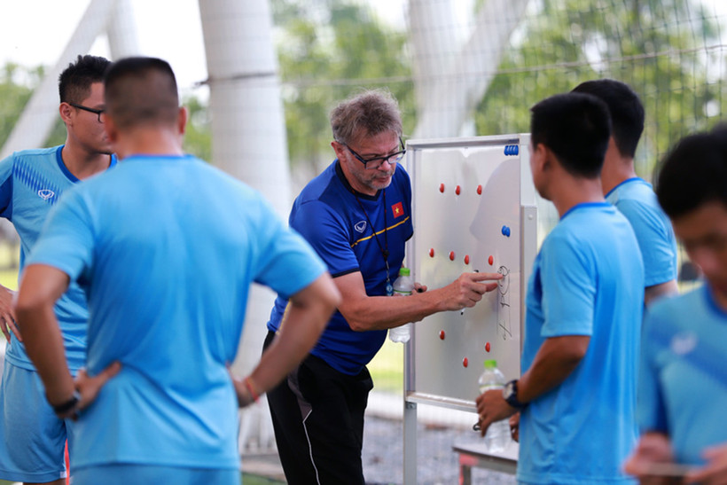 HLV Philippe Troussier và các học trò đã kết thúc đợt hội quân lần thứ ba trong năm 2020. (Ảnh: VFF)