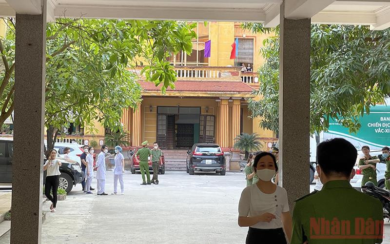 Công an tỉnh Nam Định làm việc tại trụ sở CDC tỉnh Nam Định (đường Phù Nghĩa, phường Lộc Vượng, thành phố Nam Định) chiều 25/4.