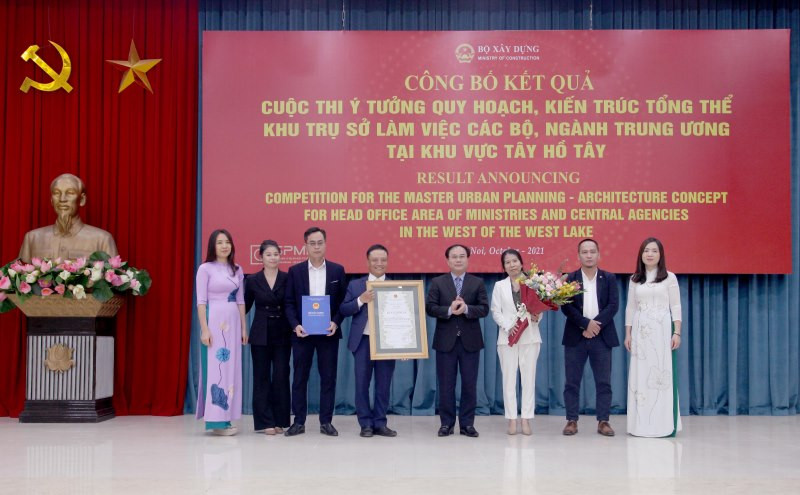 Liên danh Nikken Sekkei Ltd và Công ty Cổ phần Tư vấn đầu tư và Thiết kế Xây dựng Việt Nam (CDC) với phương án đạt giải hạng A.