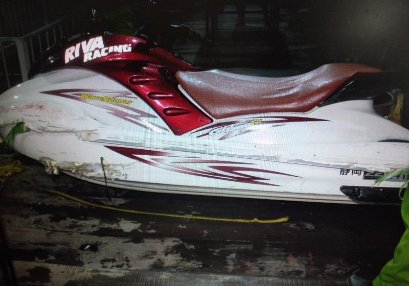 Chiếc mô-tô nước đâm vào tàu cá đang đậu ở bến, khiến hai người tử vong.