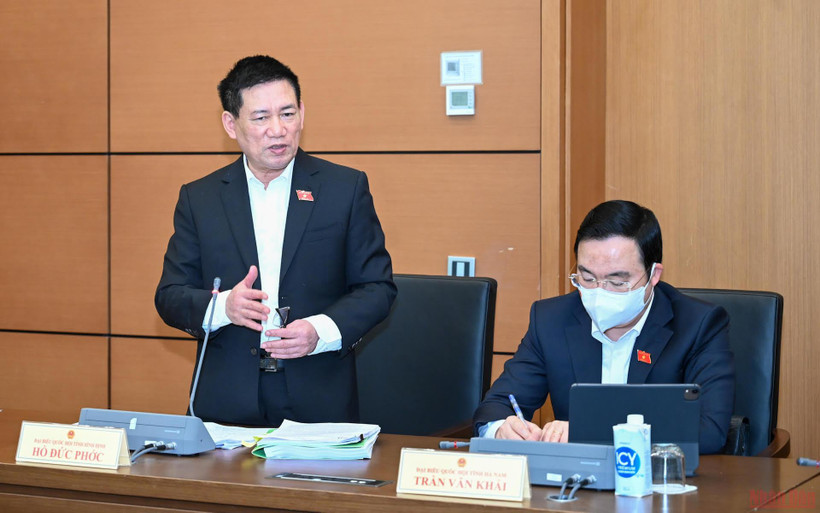 Bộ trưởng Tài chính Hồ Đức Phớc phát biểu tại phiên thảo luận tổ Kỳ họp bất thường lần thứ nhất, Quốc hội khóa XV ngày 4/1. (Ảnh: Duy Linh)