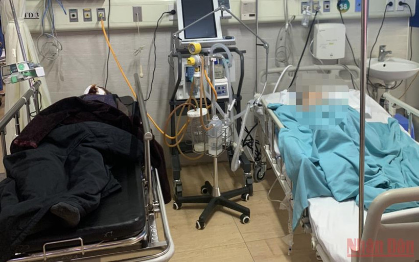 Người cao tuổi nhập viện vì những bệnh lý đột quỵ, viêm phổi do trời lạnh. (Ảnh: H.T) 