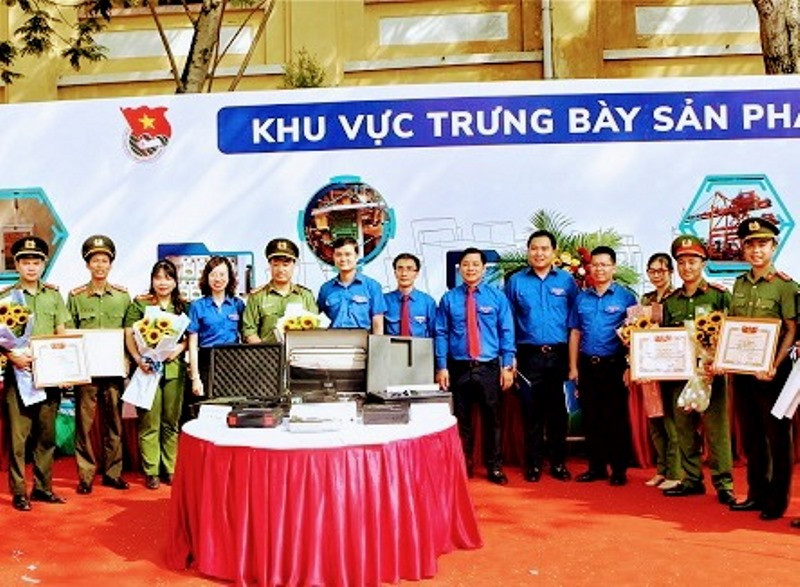 Khen thưởng những tác giả có công trình, sản phẩm sáng tạo. 