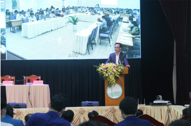 Thứ trưởng GD và ĐT Hoàng Minh Sơn phát biểu ý kiến tại hội thảo.