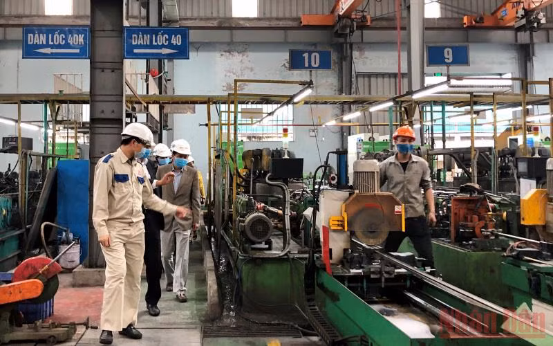 Sản xuất công nghiệp tại Cụm công nghiệp vừa và nhỏ Từ Liêm. (Ảnh: NGUYỄN TRANG)