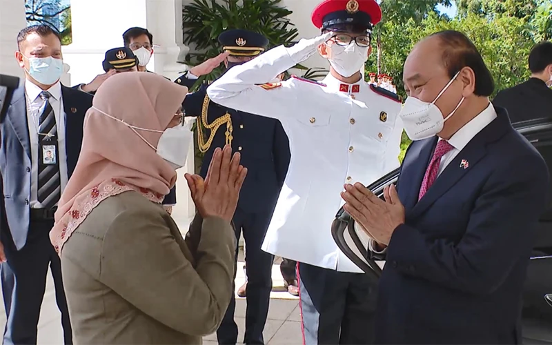 Chủ tịch nước Nguyễn Xuân Phúc hội kiến Hội kiến Tổng thống Singapore Halimah Yacob.