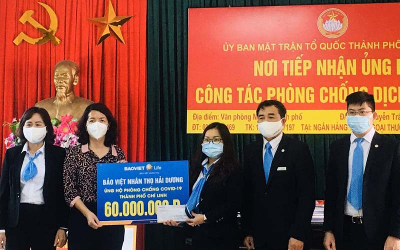 Bảo hiểm nhân thọ Hải Dương tặng quà ủng hộ TP Chí Linh 