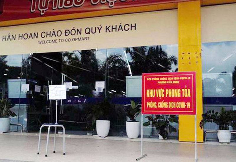 Siêu thị Co.opmart Hà Đông tạm dừng hoạt động sau khi phát hiện ca nhiễm Covid-19.