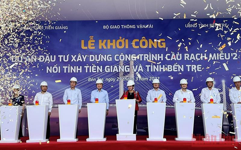 Lãnh đạo Đảng và Nhà nước thực hiện nghi thức khởi công công trình cầu Rạch Miễu 2.