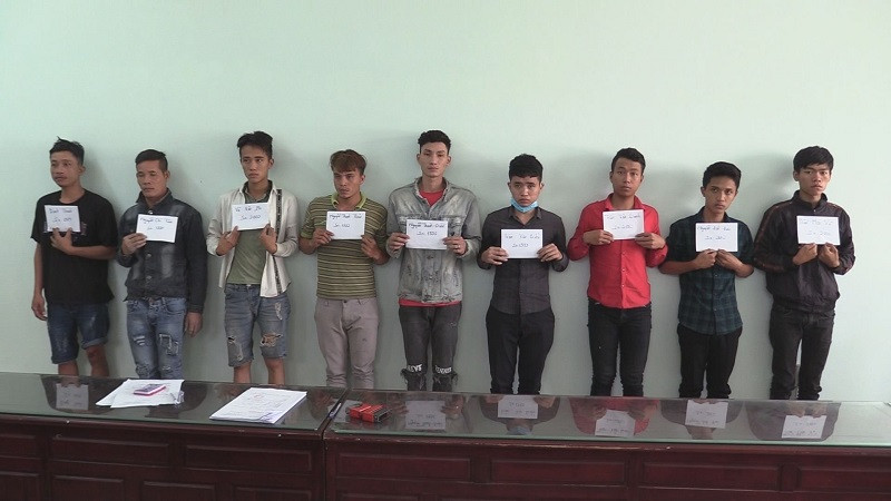 Chín đối tượng bị tạm giữ. 