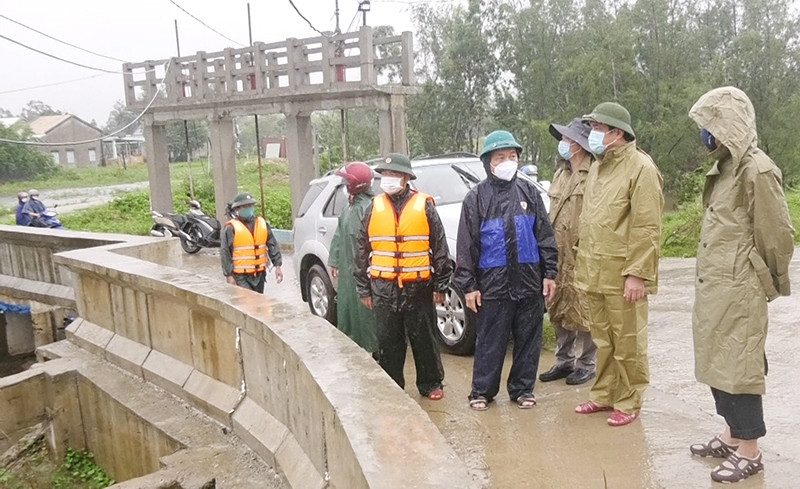 Bí thư Tỉnh ủy Phan Việt Cường kiểm tra tình hình ứng phó bão số 5.