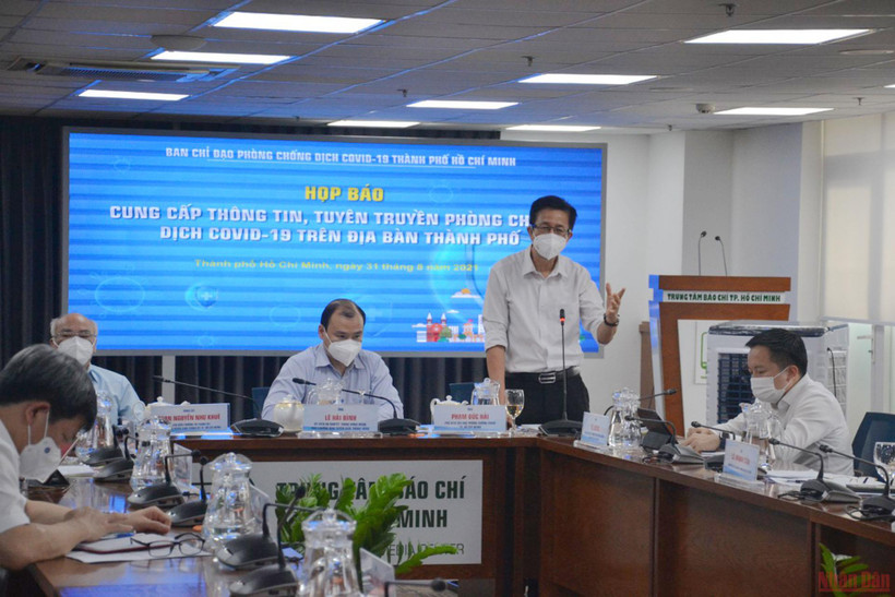 Toàn cảnh buổi họp. 