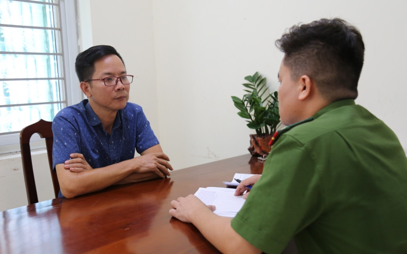 Đối tượng Nguyễn Mạnh Toàn tại cơ quan công an.