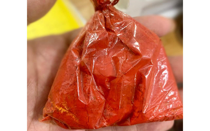 Hình ảnh gói bột tạo màu món sốt vang.