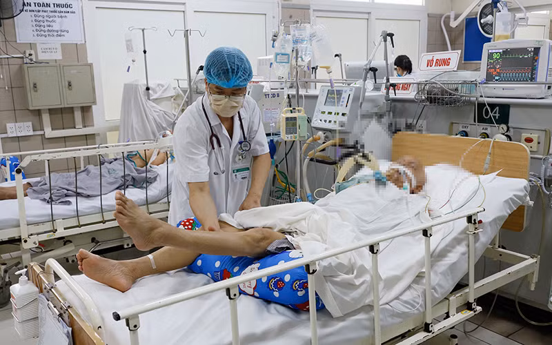 Ca ngộ độc nặng tại Bệnh viện Bạch Mai đang được chăm sóc tích cực.
