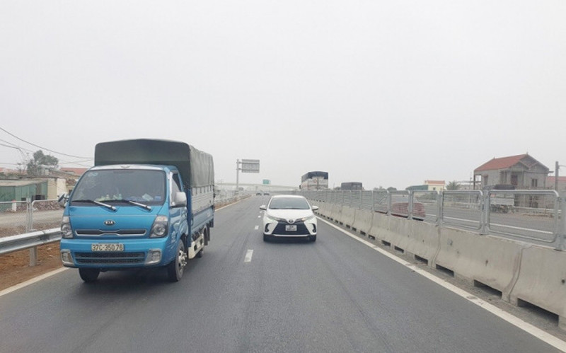 Thông xe tạm đoạn cao tốc Cao Bồ-Mai Sơn.