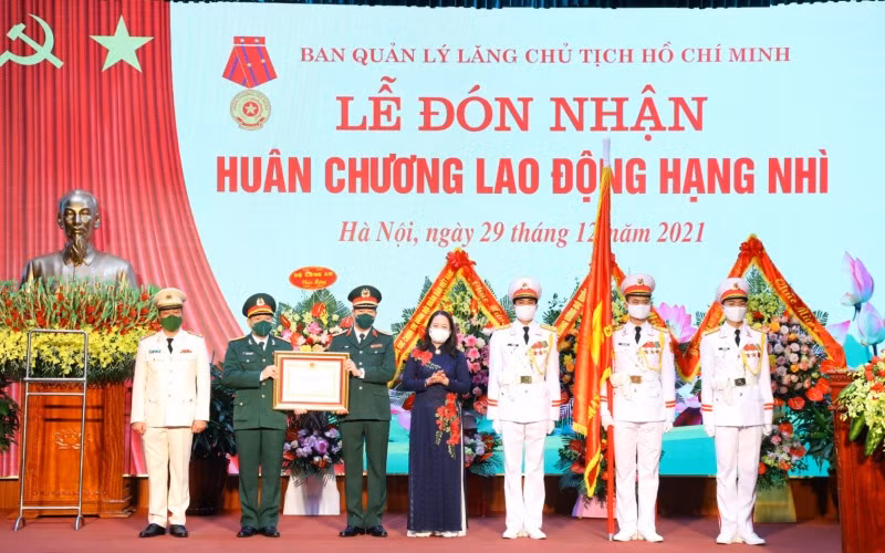 Phó Chủ tịch nước Võ Thị Ánh Xuân tại buổi lễ đón nhận Huân chương Lao động hạng Nhì.