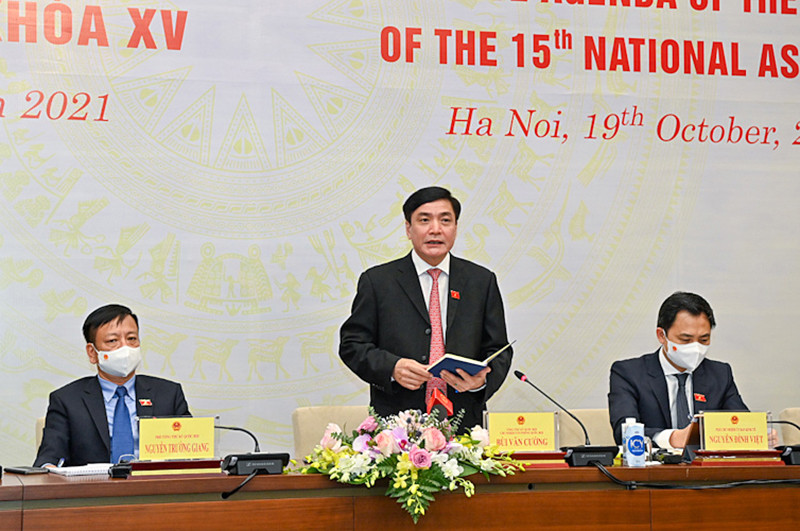 Tổng thư ký QH, Chủ nhiệm Văn phòng QH Bùi Văn Cường phát biểu tại họp báo. (Ảnh: Duy Linh)