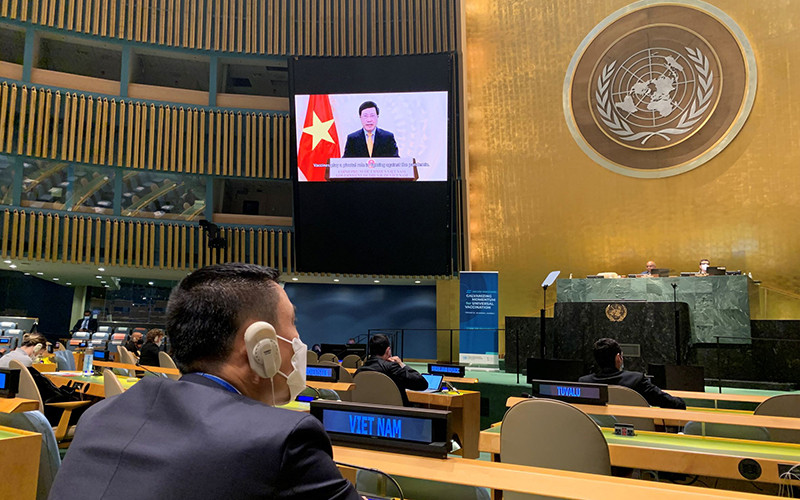 Phó Thủ tướng thường trực Phạm Bình Minh đề cao ý nghĩa của việc tiêm chủng trong công tác phòng, chống đại dịch Covid-19. Ảnh: VGP.