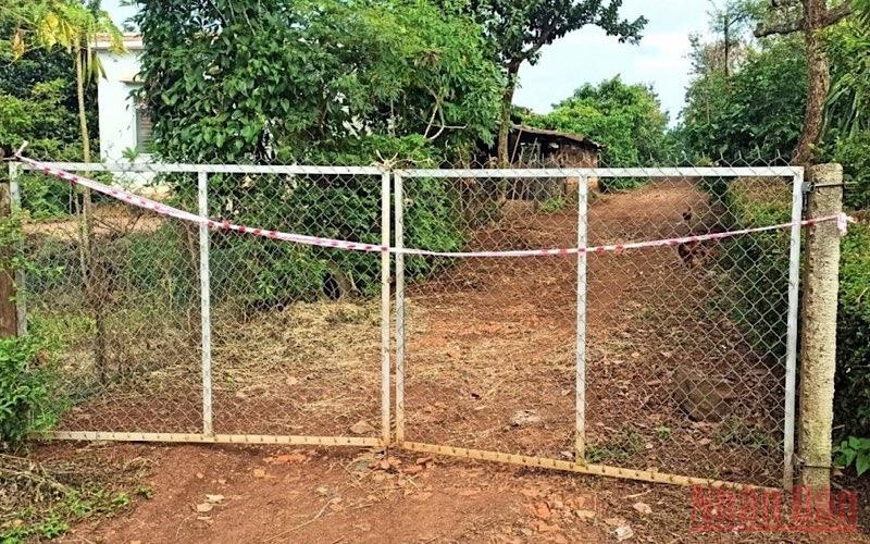 Một khu vực bị phong toả để phòng, chống dịch Covid-19 trên địa bàn xã Ea Drông.