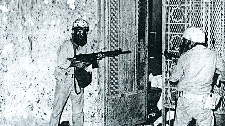 Lực lượng an ninh Saudi Arabia tiến vào căn hầm nơi các phần tử khủng bố đang cố thủ. Ảnh: WIKIPEDIA