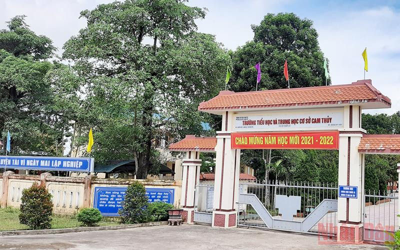 Trường Tiểu học và THCS Cam Thủy, huyện Cam Lộ, nơi có nhiều học sinh F1 phải cách ly tập trung do vô tình liên quan đến F0 L.P.T.