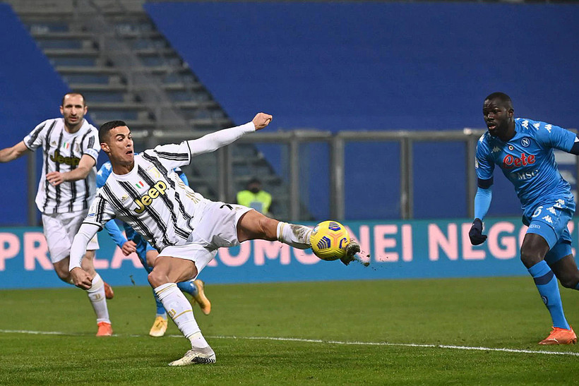 Pha làm bàn mở tỷ số của Ronaldo. (Ảnh: Series A)