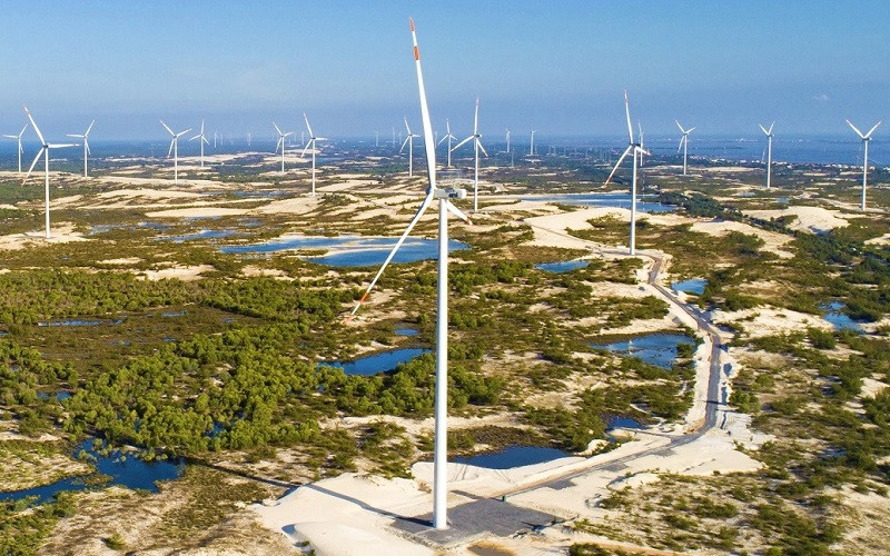 Trang trại điện gió B&T ở vùng cát ven biển phía nam tỉnh Quảng Bình.