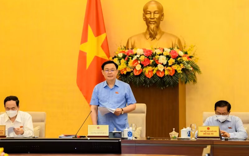 Chủ tịch Quốc hội Vương Đình Huệ phát biểu khai mạc phiên họp.