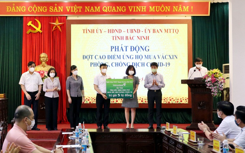 Tổ chức, cá nhân ủng hộ mua vaccine ngừa Covid-19.