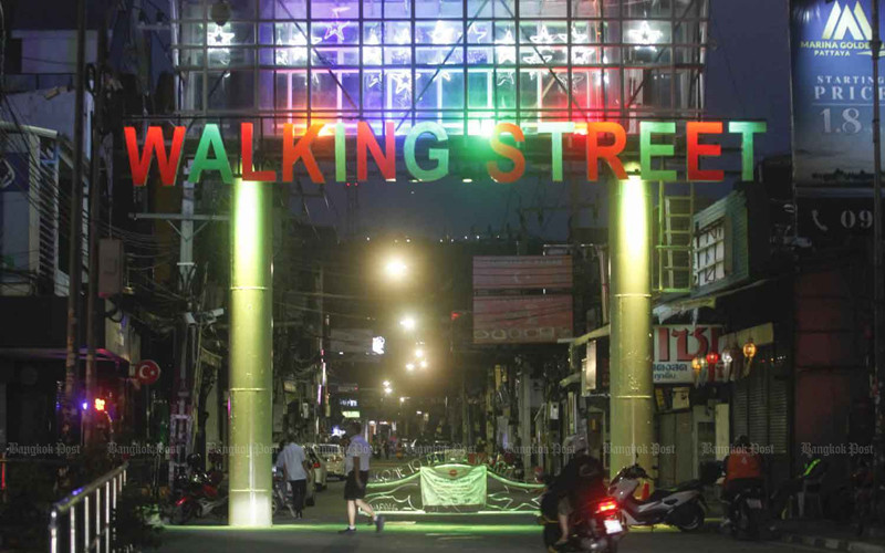 Con phố đi bộ ở Pattaya vắng khách trong đại dịch Covid-19. (Ảnh: Bưu điện Bangkok)