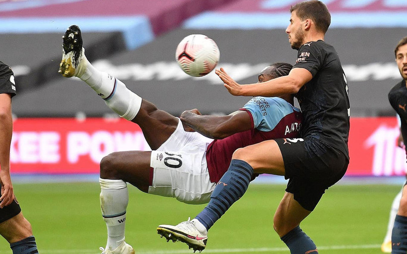 Man City bị cầm chân trên sân của West Ham