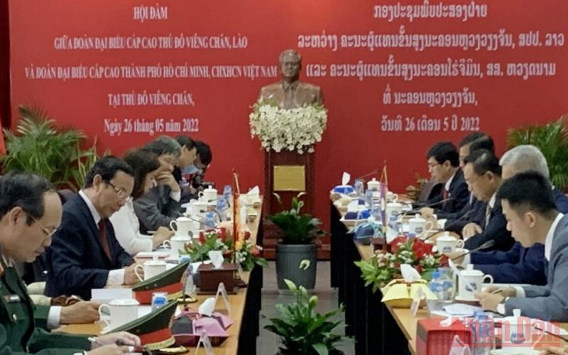 Hội đàm giữa đoàn đại biểu cấp cao Thành phố Hồ Chí Minh với đoàn đại biểu cấp cao thủ đô Vientiane, ngày 26/5. (Ảnh: Xuân Sơn)
