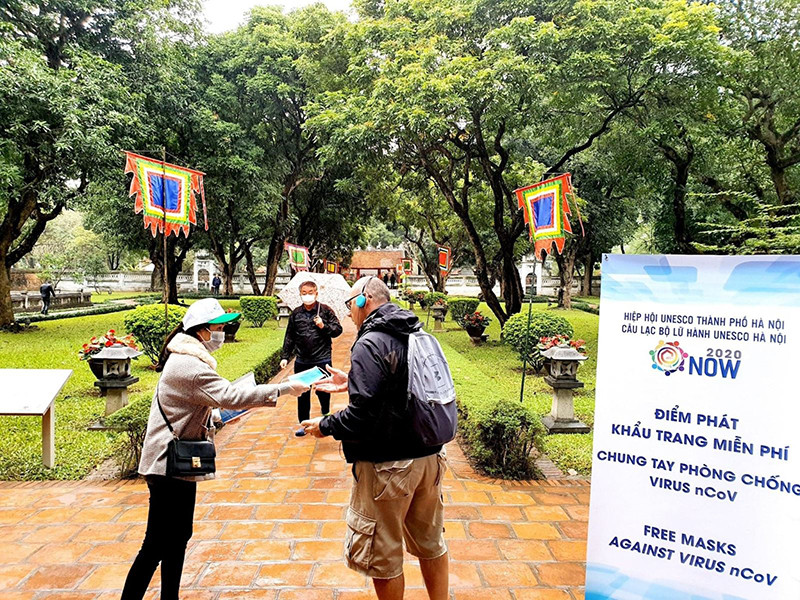 Khách du lịch đến Hà Nội luôn được hỗ trợ để có chuyến tham quan an toàn.