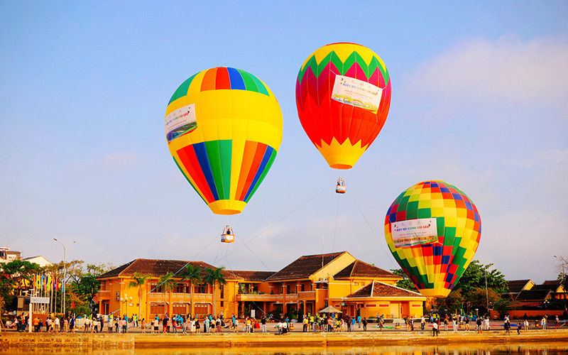Ngày hội khinh khí cầu bên sông Hoài, hoạt động nổi bật hưởng ứng lễ khai mạc năm Du lịch quốc gia-Quảng Nam 2022. (Ảnh VGP)