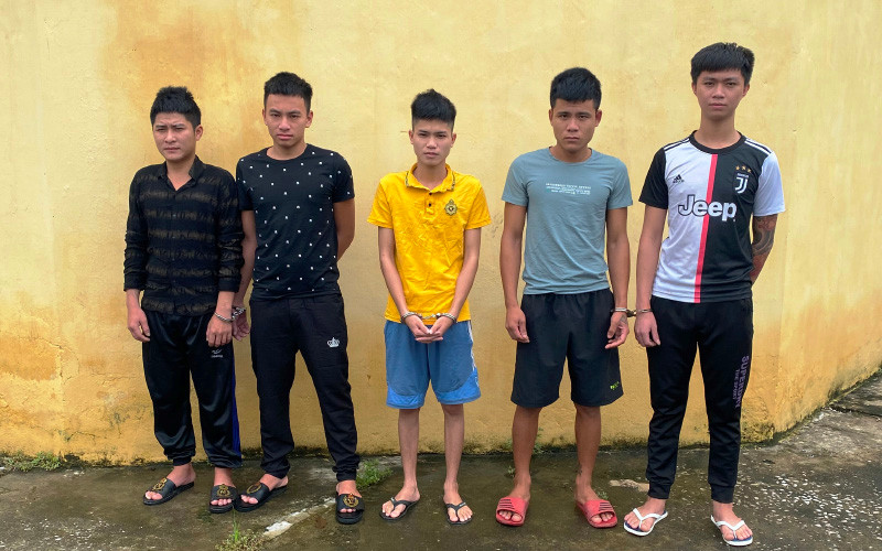 Năm đối tượng bị bắt giam về hành vi gây rối trật tự công cộng.