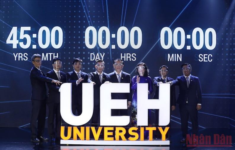 Nghi thức ra mắt 3 trường thành viên Trường đại học Kinh tế TP Hồ Chí Minh và công bố định vị mới.