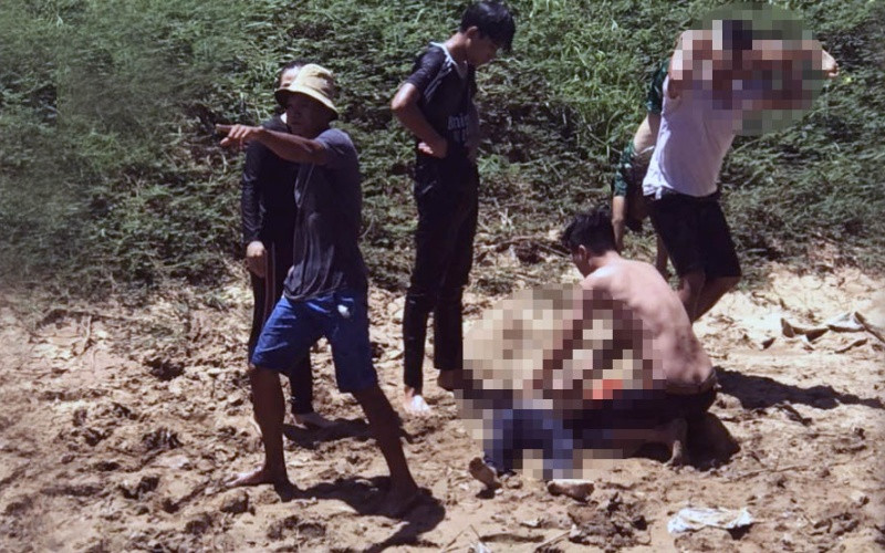 Hai học sinh tiểu học đuối nước thương tâm.