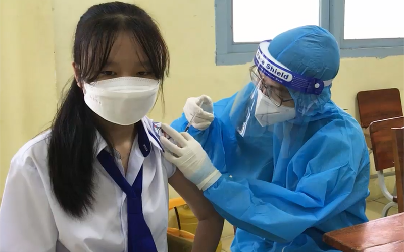 Tiêm vaccine cho học sinh quận Ninh Kiều, TP Cần Thơ.