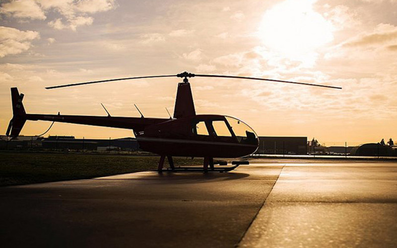 Trước khi khởi hành, máy bay trực thăng Robinson R-44 đã trải qua tất cả các cuộc kiểm tra. (Ảnh: Ruaviation/TTXVN)