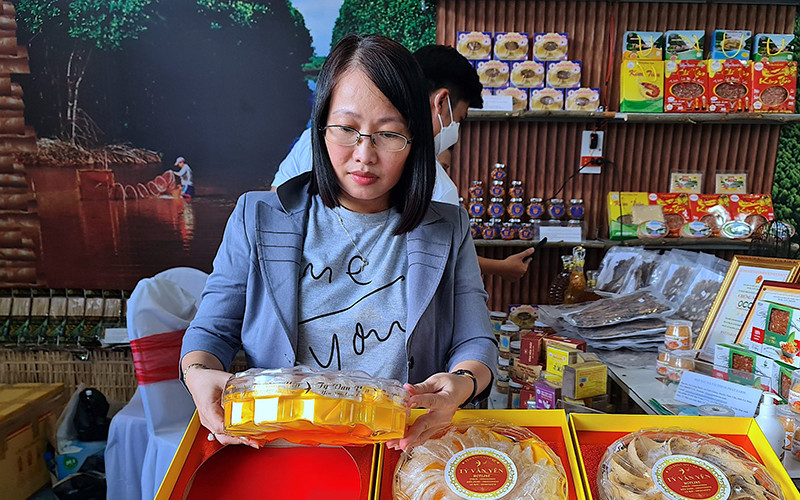 Sản phẩm mới về tổ yến của được 1 đơn vị tại Cà Mau quảng bá, giới thiệu tại gian hàng trưng bày đặc sản OCOP.