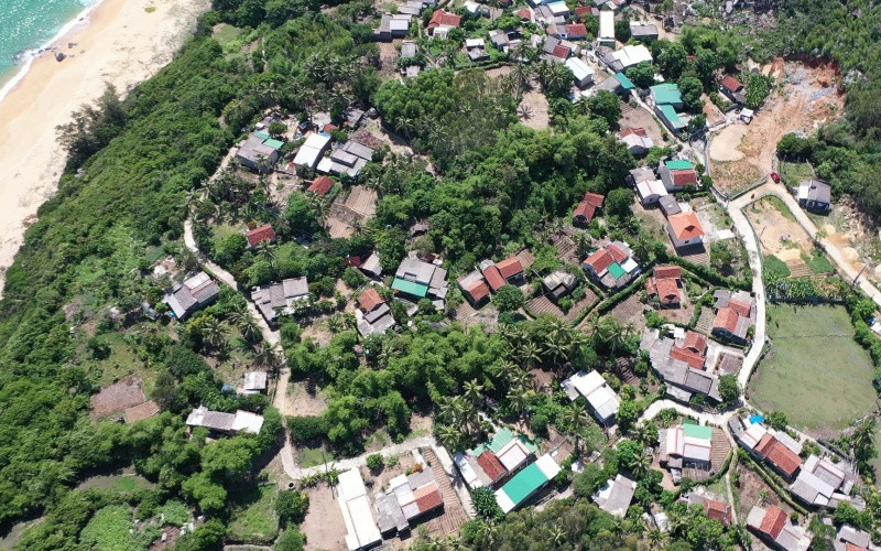 Làng cổ Gò Cỏ, ở phường Phổ Thạnh (thị xã Đức Phổ) bên chân sóng biển Sa Huỳnh.