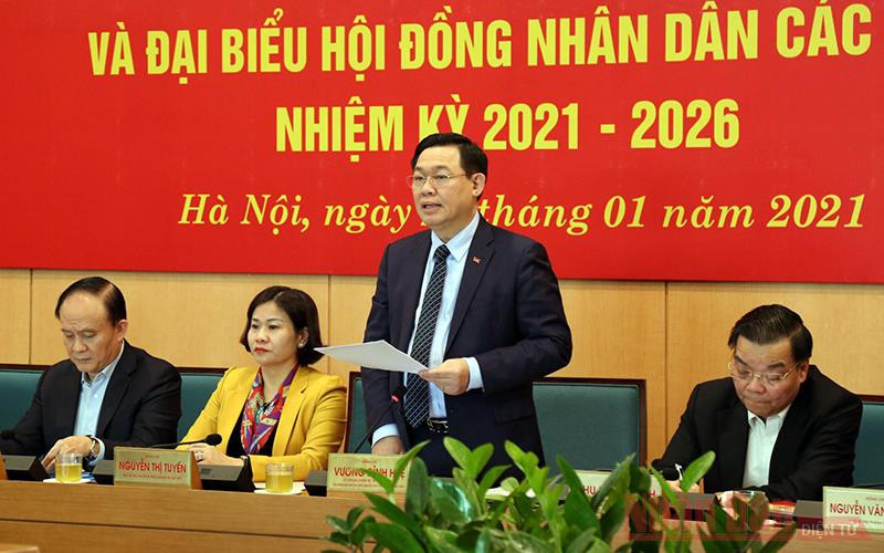 Đồng chí Vương Đình Huệ, Ủy viên Bộ Chính trị, Bí thư Thành ủy, Trưởng đoàn đại biểu Quốc hội TP Hà Nội phát biểu ý kiến tại hội nghị. Ảnh: Duy Linh