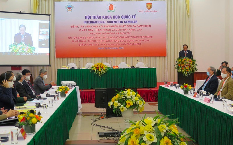 Các đại biểu tham gia phát biểu tại hội thảo.