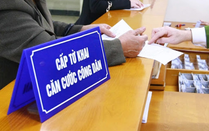 Khi tham gia các giao dịch thì công dân có thể xuất trình Căn cước công dân (có thông tin về số định danh cá nhân).