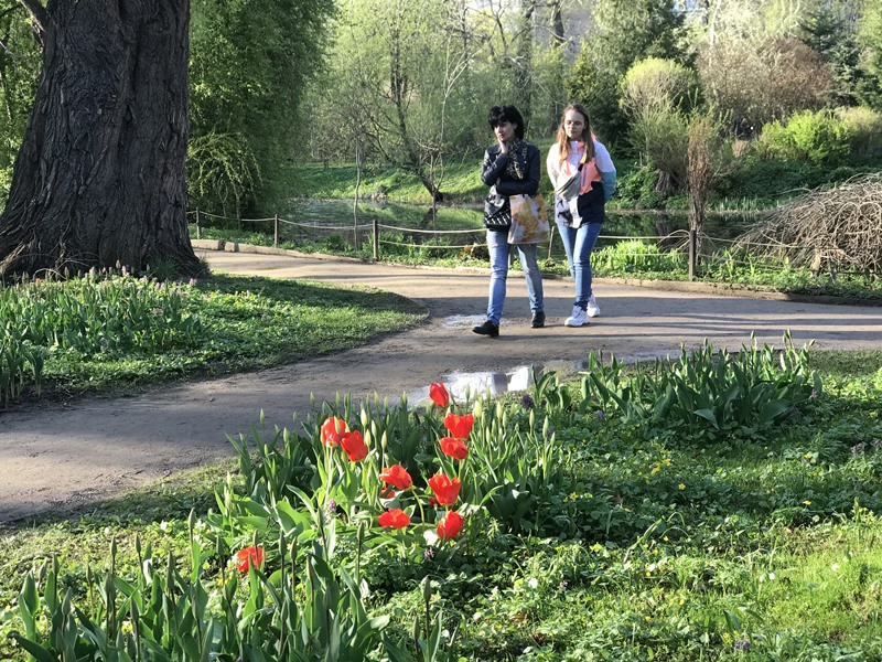 Vườn thực vật thuộc MGU là một không gian lý tưởng để thư giãn, thưởng hoa, tìm hiểu nhiều loài thực vật từ khắp nơi trên thế giới. (Ảnh: QUẾ ANH)