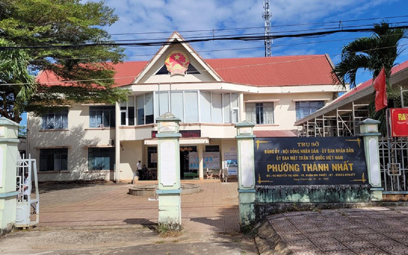 Trụ sở Ủy ban nhân dân phường Thành Nhất, nơi bà Lê Thị Loan và ông Vũ Tiến Thành công tác.