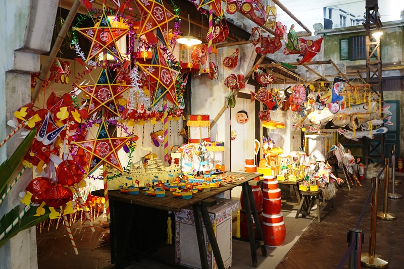 Gian trưng bày các loại đèn Trung thu tại Hoàng thành Thăng Long đã sẵn sàng đón các em nhỏ.
